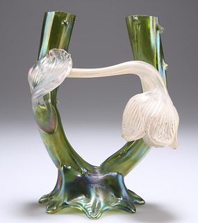 KRALIK, AN EARLY 20TH CENTURY SECESSIONIST GLASS BUD VASE, 