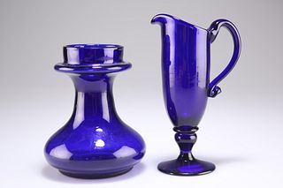 AN EARLY 19TH CENTURY BRISTOL BLUE GLASS JUG AND BULB VASE,