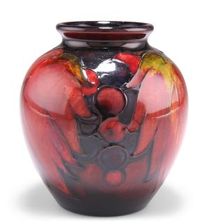 WILLIAM MOORCROFT A LEAVES AND BERRIES PATTERN FLAMBE POTTE