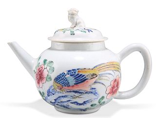 A CHINESE PORCELAIN TEAPOT, 18TH CENTURY, the domed cover w