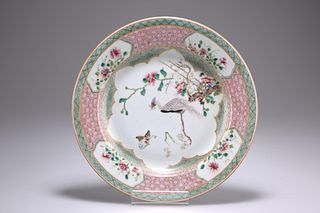 A CHINESE EXPORT FAMILLE ROSE PLATE, 18TH CENTURY, circular