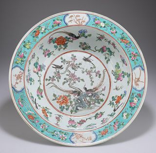 A CHINESE FAMILLE ROSE PORCELAIN BASIN, 19TH CENTURY, circu