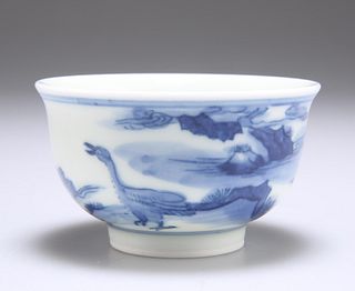 A SMALL CHINESE BLUE AND WHITE PORCELAIN BOWL, decorated wi