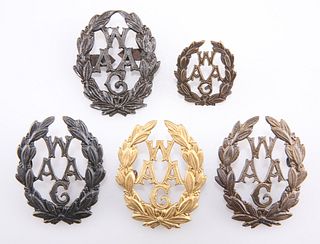 FOUR VARIANT CAP BADGES AND ONE COLLAR BADGE OF THE WAAF, O