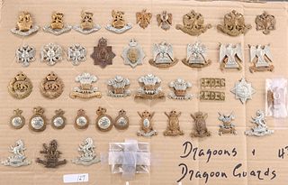 A COLLECTION OF CAP BADGES, COLLAR BADGES AND ARM BADGES, o