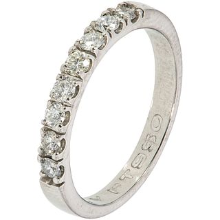MEDIA CHURUMBELA CON DIAMANTES EN PLATINO con diamantes corte brillante ~0.40 ct. Peso: 4.4 g. Talla: 7 | HALF ETERNITY RING WITH DIAMONDS IN PLATINUM