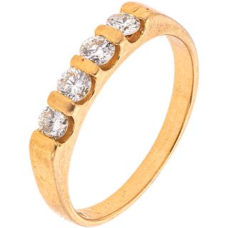 ANILLO CON DIAMANTES EN ORO AMARILLO DE 18K con diamantes corte brillante ~0.40 ct. Peso: 3.1 g. Talla: 7 | RING WITH DIAMONDS IN 18K YELLOW GOLD Bril