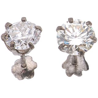 PAR DE BROQUELES CON DIAMANTES EN PLATA con 2 diamantes corte brillante ~1.20 ct Claridad: SI1-I3 | PAIR OF STUD EARRINGS WITH DIAMONDS IN SILVER 2 Br