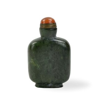 Chinese Green Jadeite Snuff Bottle, Qing D.