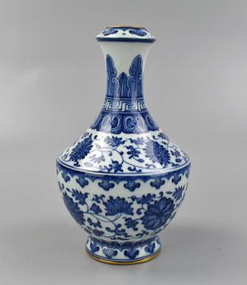 Chinese B & W Garlic Head Vase w/ Qianlong Mark