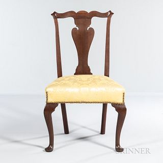 Queen Anne Mahogany Side Chair, New England, c. 1740-60, the shaped crest rail with carved terminals above a vasiform splat and overuph