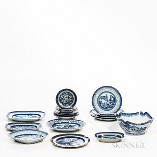 Nineteen Canton Export Porcelain Table Items, China, early 19th century, thirteen plates of various sizes, a reticulated dish, three gr