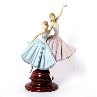 Act II with Base 1015035 - Lladro Porcelain Figurine