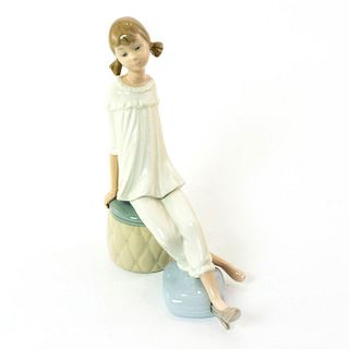 Girl with Mother's Shoe 1001084 - Lladro Porcelain Figurine