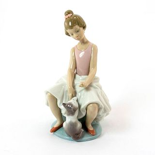Little Ballerina 1006402 - Lladro Porcelain Figurine