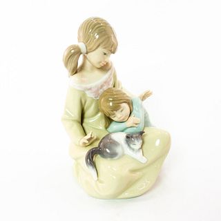 Little Sister 1001534 - Lladro Porcelain Figurine