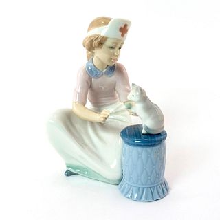 Loving Care 1006087 - Lladro Porcelain Figurine