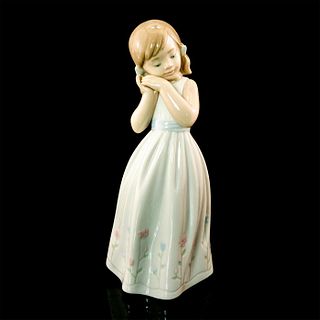 My Sweet Princess Girl 6973 - Lladro Porcelain Figurine