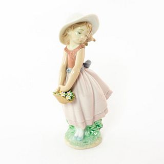 Pretty Innocence 1008246 - Lladro Porcelain Figurine