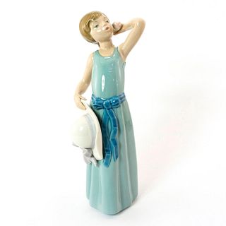 Prissy 1005010 - Lladro Porcelain Figurine
