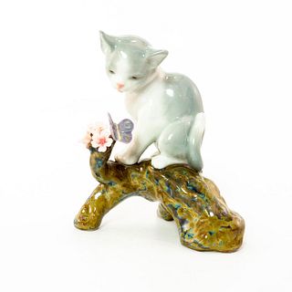 Blossoms For The Kitten 1008382 - Lladro Porcelain Figurine