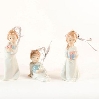 3pc Christmas Morning 1005940 - Lladro Porcelain Figurines