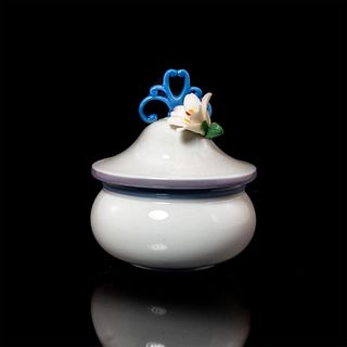 Box 1006602 - Lladro Porcelain Figurine