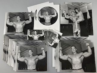 Arnold Schwarzenegger, 45+ black & white photographs of the former bodybuilder early in his career b