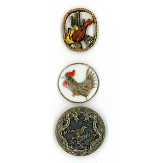 A SMALL CARD OF ASSORTED MATERIAL BIRD BUTTONS