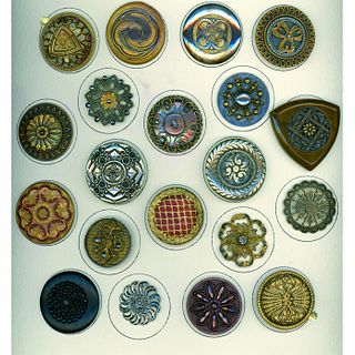 FULL CARD OF DIV 1 & 3 ASSORTED MATERIAL PATTERN BUTTONS