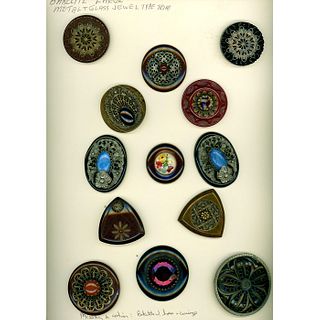 A FULL CARD OF DIVISION 3 ASSORTED BAKELITE BUTTONS