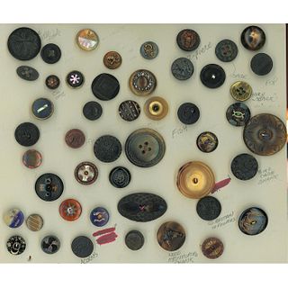 FULL CARD OF ASSORTED DIV 1 HORN BUTTONS INCL. INLAYS.