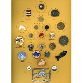 A SMALL CARD OF ASSORTED MATERIAL FISH BUTTONS