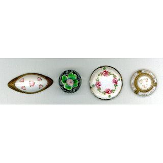 A SMALL CARD OF DIV 1 & 3 FLORAL BUTTONS