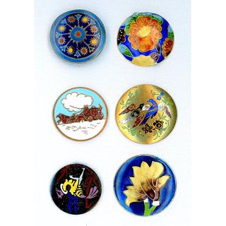 A SMALL CARD OF DIV 1 AND 3 ASSORTED ENAMEL BUTTONS
