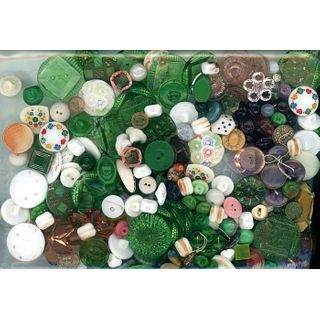A BAG LOT OF ASSORTED WEST GERMAN 1940'S GLASS BUTTONS