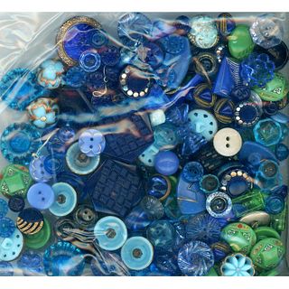 A BAG LOT OF ASSORTED WEST GERMAN 1940'S GLASS BUTTONS
