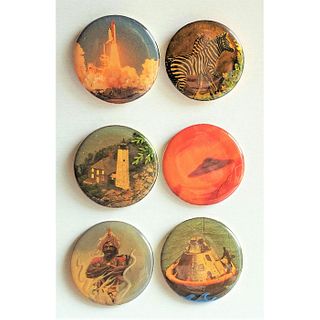 A SMALL CARD OF DIV 3 STUDIO WATCH CRYSTAL BUTTONS