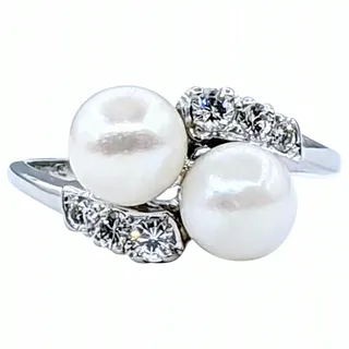 Sophisticated Cultured Pearl & Diamond Crossover Ring