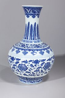 Chinese Qianlong Style Blue & White Porcelain Vase