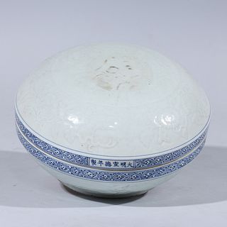 Chinese Porcelain Blue & White Covered Box