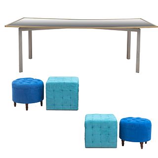 Lote de taburetes y mesa. Estructura de aluminio y madera. Consta de: Mesa. Estructura de aluminio con cubierta rectangular, otros.Pz:5
