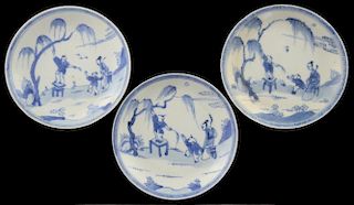 Three Sotheby's 'Ca Mau - Binh Thuan' sale blue and white dishes, 11.3cm diameter and a famille rose