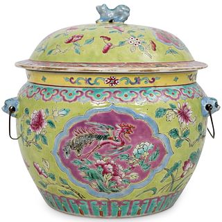 Chinese Porcelain Famille Rose Kamcheng Pot