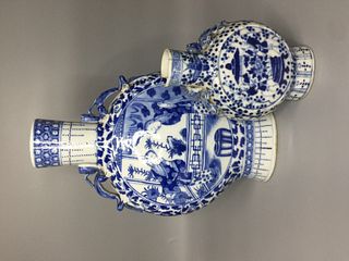TWO CHINESE BLUE AND WHITE PORCELAIN MOON FLASK VASE , H29CM AND 15.8CM