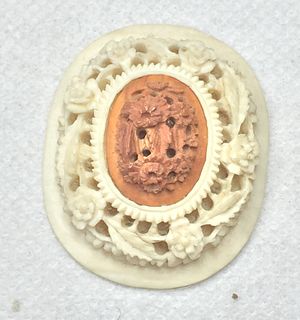 CHINESE IVORY AND NUTS CRAVED PANDENT ,4,5CM X 3.7CM 