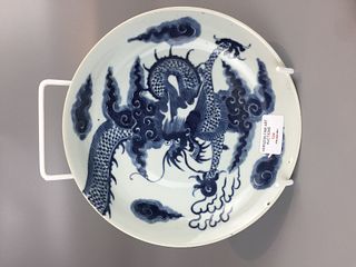 CHINESE BLUE AND WHITE PORCELAIN PLATE ,HAND PAINTED DRAGONS D21.5CM