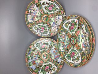 FOUR CHINESE FAMILLE ROSE PLATE , D 24.5CM