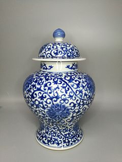 CHINESE BLUE AND WHITE PORCELAIN JAR AND COVER,H30.5CM