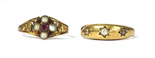 A gold three stone diamond ring,